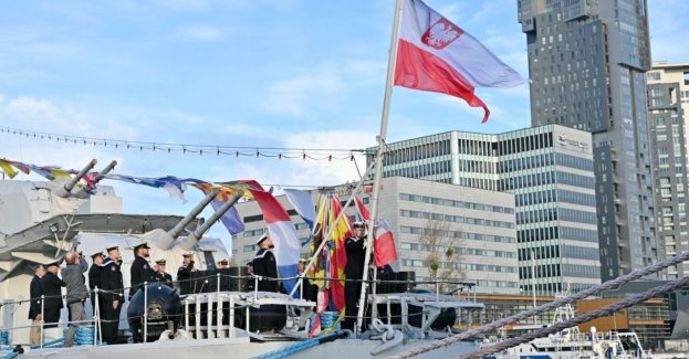 1 października 2026 roku na Nabrzeżu Pomorskim w Gdyni odbyło się uroczyste podniesienie bandery i wielka gala banderowa na ORP „Błyskawica”. Wydarzenie upamiętniło 90. rocznicę chrztu i wodowania niszczyciela, które miały miejsce 1 października 1936 roku.